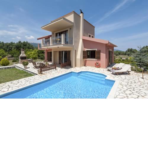 Sami Villa Sleeps 6 with Pool and WiFi