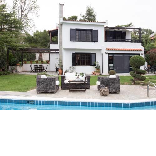 Sandals Villa in Lagonisi Beach