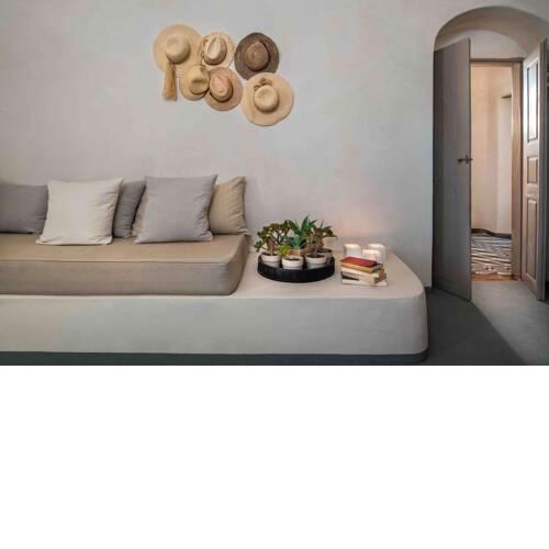 Sandandstone villa Santorini