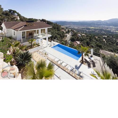 Santa Cristina de Aro Villa Sleeps 8 with Pool Air Con and WiFi