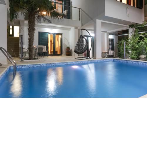 Santa Maria Villa Apartments