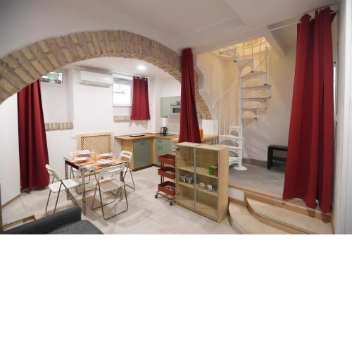 Santi Quattro Apartment & Rooms - Colosseo