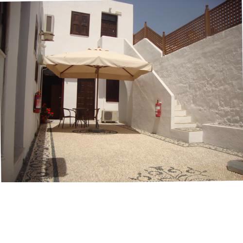 Sarris Studios & Apartments