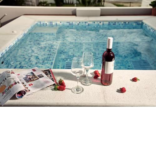 Savvas Luxury Suites