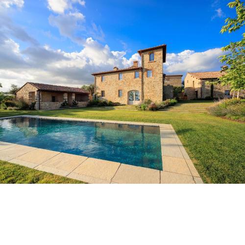 Scenic villa in Gaiole in Chianti with pool