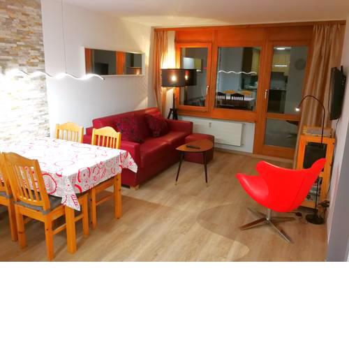 Schöne Ferienwohnung mit Schwimbad, Sauna, Panoramablick, Südbalkon, Hallenbad