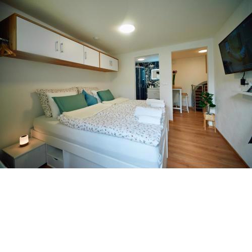 Schöne Wohnung mit Weinkeller und kleinem Hof.