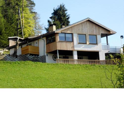 Schönes Ferienhaus in Bruck-Mürzzuschlag mit Whirlpool, Terrasse und Grill