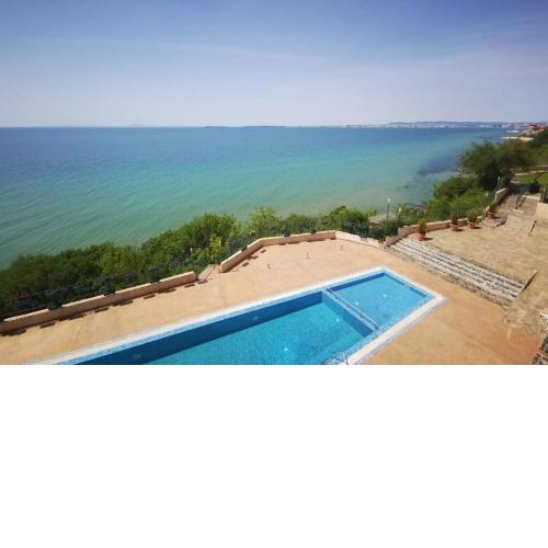 Sea Front Apartment CORAL BEACH