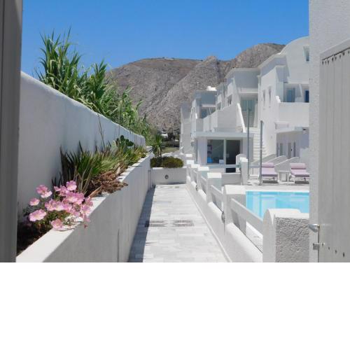 Sea La Vie - Beachfront Suites