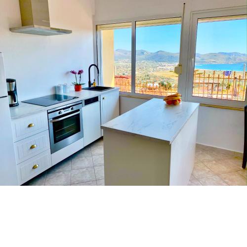 Sea view 4 bedrooms, 3 bathrooms Cottage
