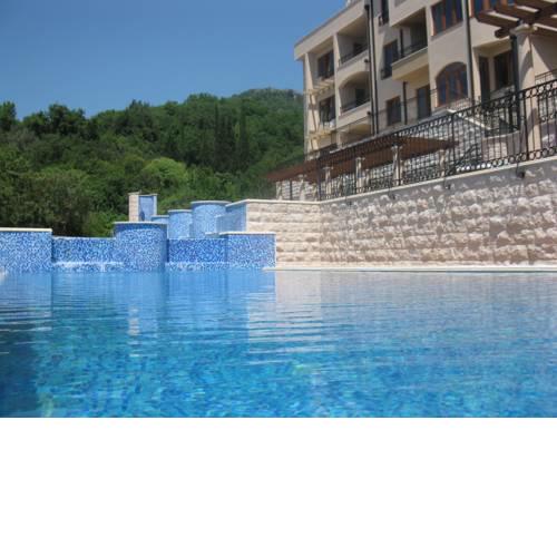 Sea view and pools apartments