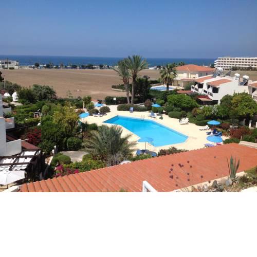 Sea view apartment, close to amenities
