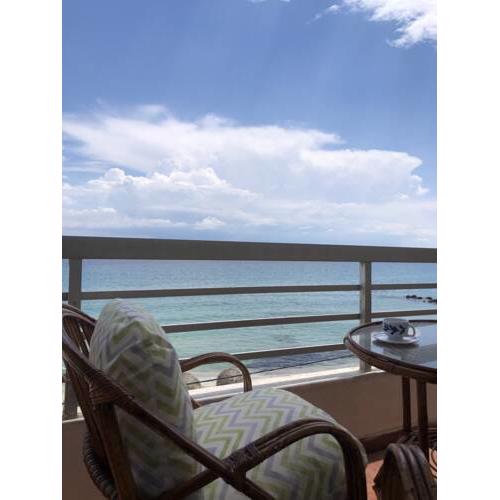 Sea View Apartment on the Beach