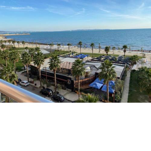 Sea view apartment/beach/city center/WiFi