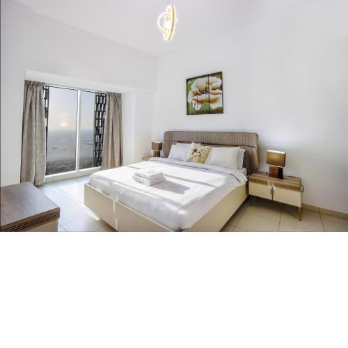 Sea view , Luxury 1 bedroom suite in Iconic Cayan Tower