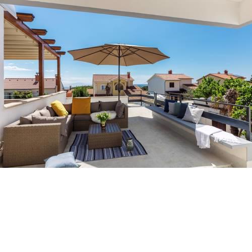 Sea view modern spacious lounge house