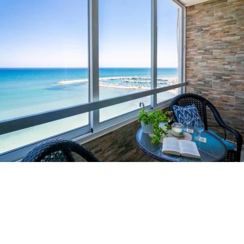 SEA VIEW Penthouse - Luxurious 2BR Central Seafront Apartment 808