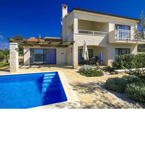 Sea View Villa in Visnjan with Swimming Pool