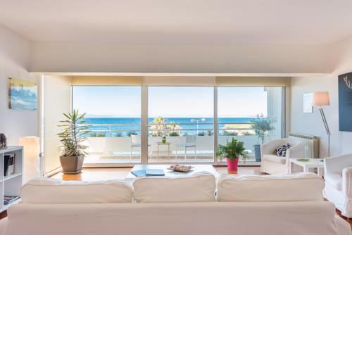 Seafront amazing view 2 bdrm apt