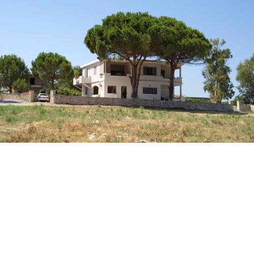 Seafront apartment in Kartela Kyparisias