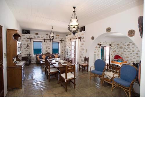 Seafront apartment with 2 bedrooms in Naousa