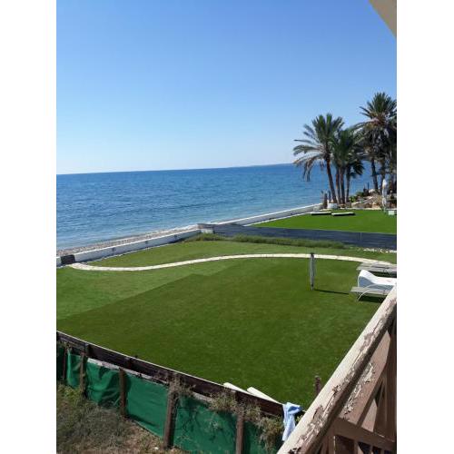 SEAFRONT BEACH PARTY VILLA