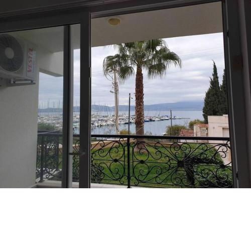 Seafront high quality apartment.