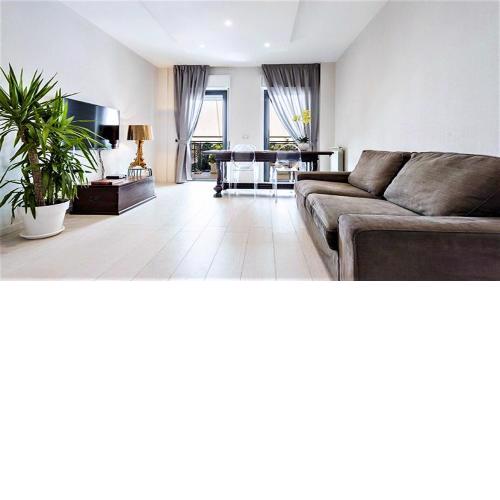 Seafront in the City - Entire Apartment Close to the Beach