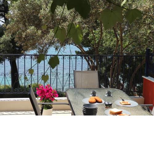 Seafront Loft in Akti Elia