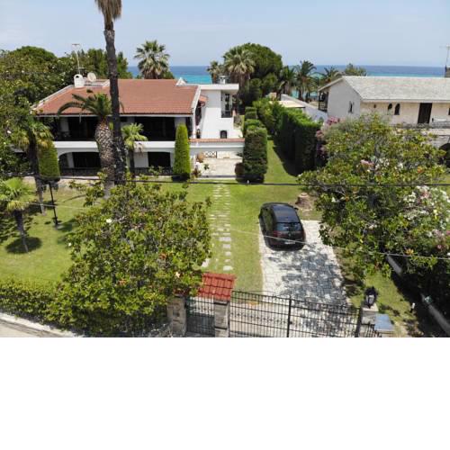 Seafront palm villa