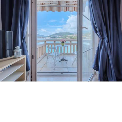 Seafront Paradise Apartment Monika
