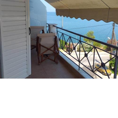 Seafront spacious, new built apartment! (1hr from Athens)