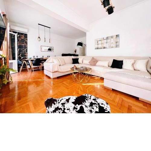 Seaside apartment in Flisvos marina