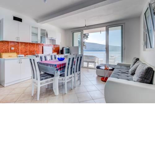 Seaside Apartment Kruce