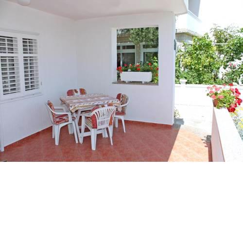 Seaside apartments with a swimming pool Banjol (Rab) - 5007