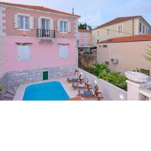 Seaside apartments with a swimming pool Jelsa (Hvar) - 2067