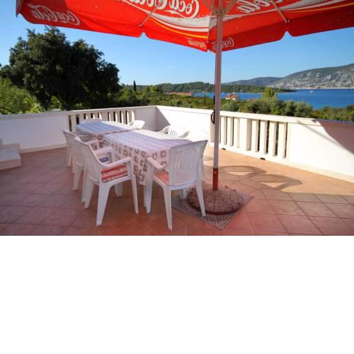 Seaside apartments with a swimming pool Kneza (Korcula) - 9269