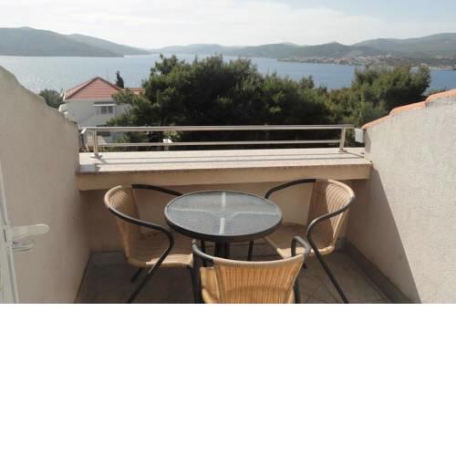 Seaside apartments with a swimming pool Okrug Donji (Ciovo) - 5244