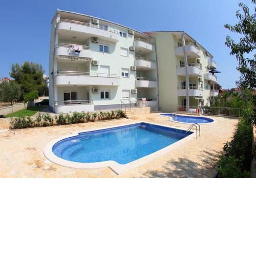 Seaside apartments with a swimming pool Okrug Gornji (Ciovo) - 5959