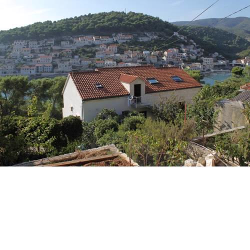 Seaside apartments with a swimming pool Pucisca (Brac) - 5637