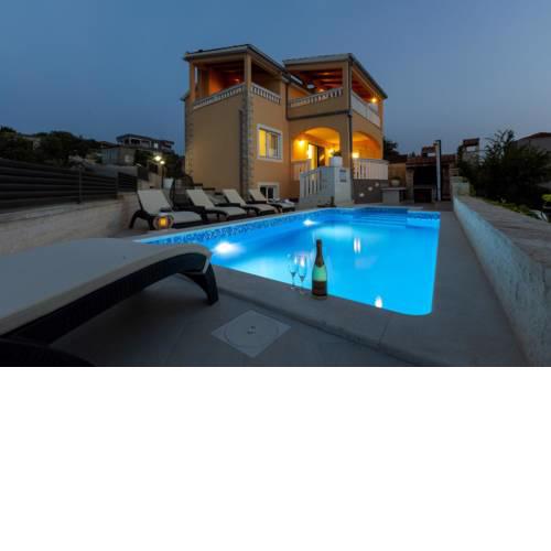Seaside family friendly house with a swimming pool Razanj (Rogoznica) - 17071