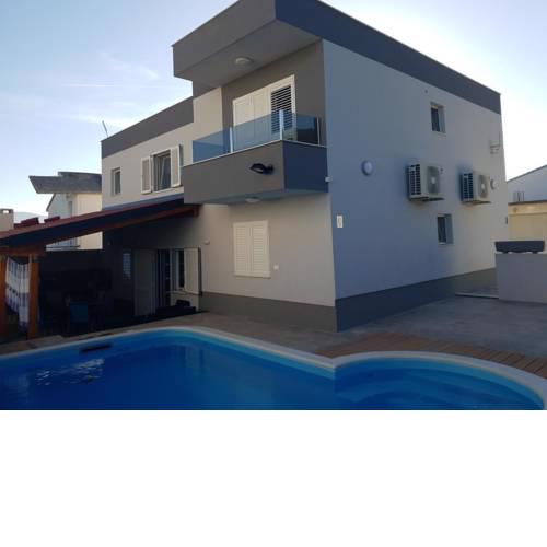 Seaside family friendly house with a swimming pool Slatine (Ciovo) - 17847