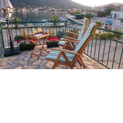 Seaside holiday house Vinisce (Trogir) - 12066