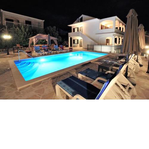 Seaside house with a swimming pool Businci (Ciovo) - 12081