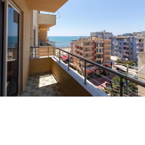 Seaside Retreat - 1 bedroom apartment by the beach