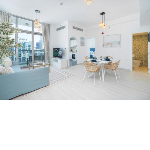 Seaside serenity Stylish Marine-Themed Apartment