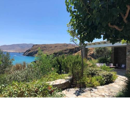 Seaside small villa near beach