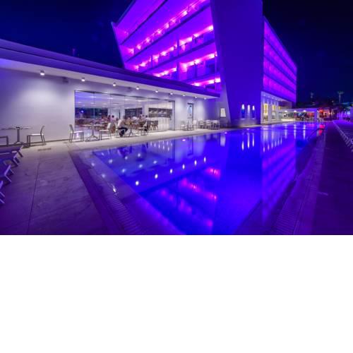 Seasons Hotel (Adults Only)