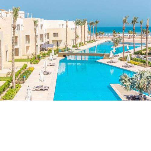 Seaview 3 BR Beach & Pool access w Private garden Mangroovy